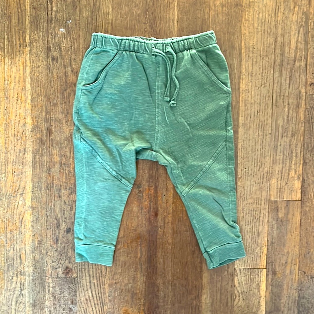 Zara baby collection! Light green haram loggers! lightly worn. Size 12/18m